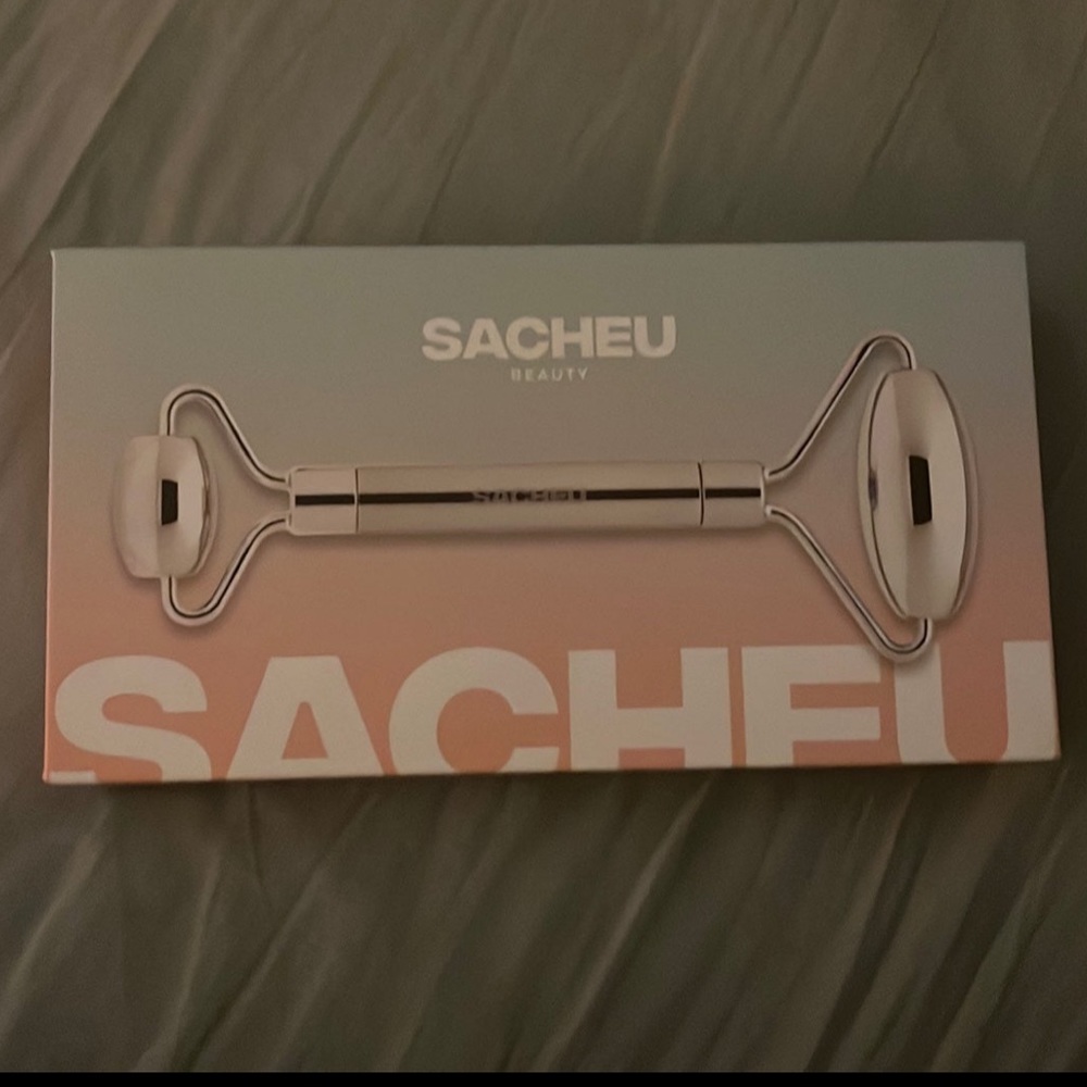 Sacheu Beauty Stainless-Steel Beauty Roller